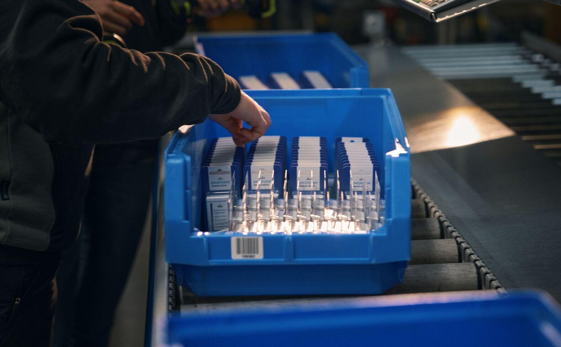 Thumbnail for article: Between conveyor belts and barcode scanners: a self-­experiment in the logistics centre