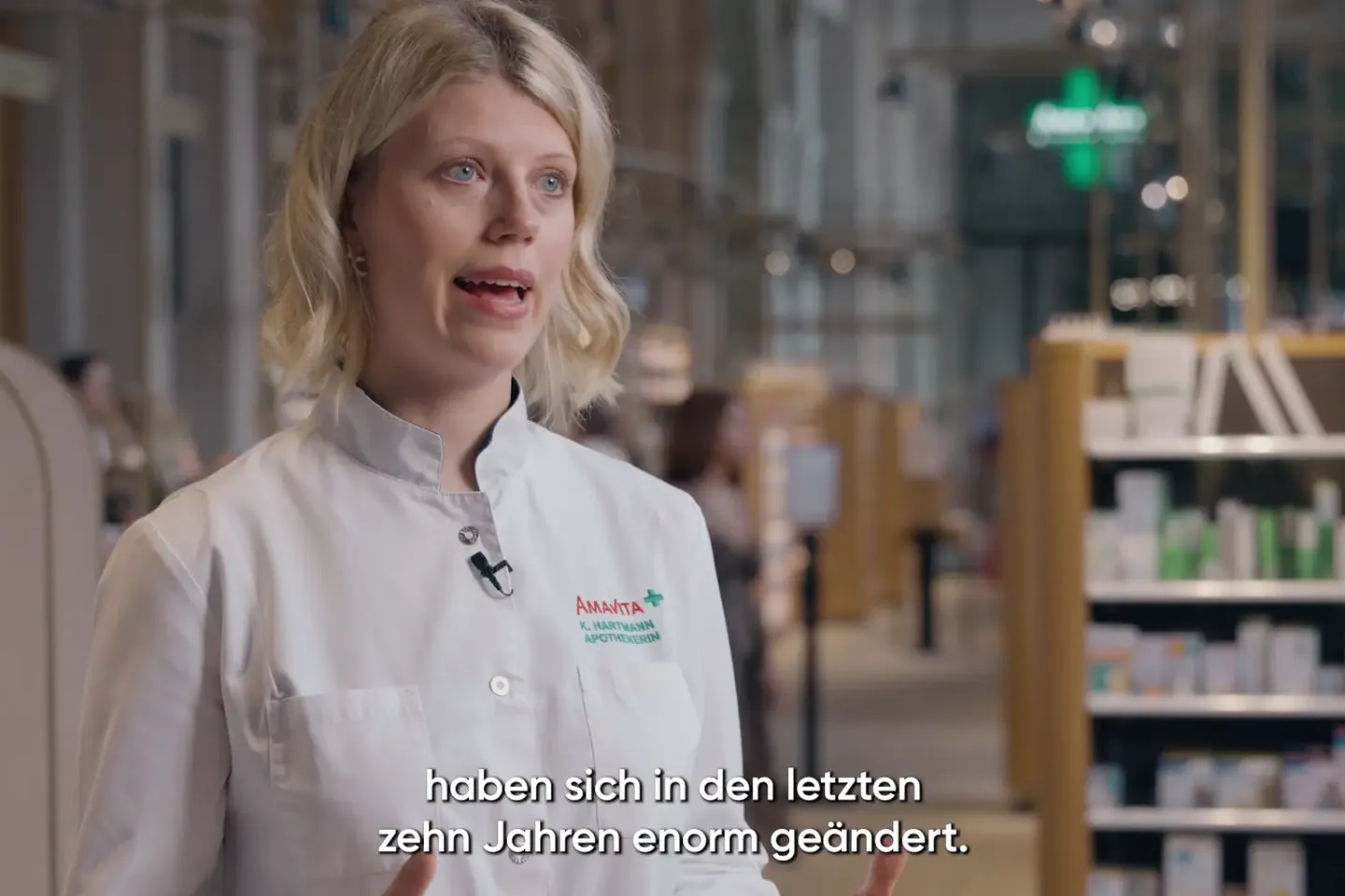 Mitarbeitenden­magazin spot°115: Dienst­leistungen in unseren Apotheken